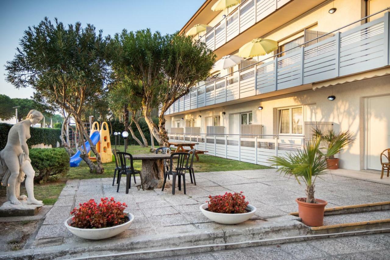Yachting Residence Lignano Sabbiadoro Exterior foto